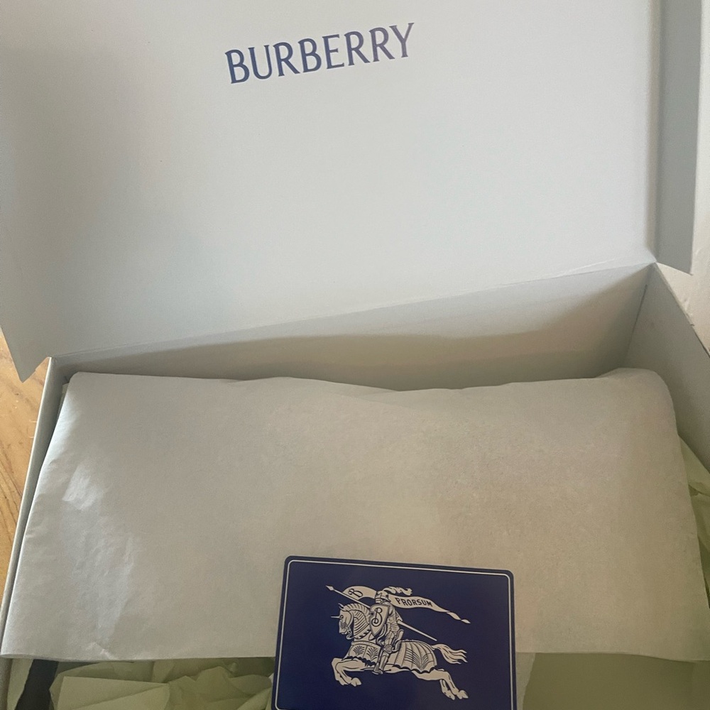 Burberry Boots Size 9 new, never worn - Picture 9 of 10